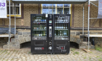 Verkaufsautomat am Bahnhof von Mayschoß im Ahrtal. Hier gibt es Wein und Fleischprodukte zu kaufen.