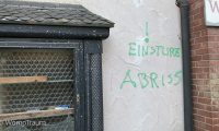 Lange nach der Katastrophe müssen immer noch Häuser im Ahrtal abgerissen werden, weil sich zum Beispiel Öl in den Wänden hochgezogen hat.