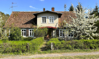 Altes Dorfhaus in Rieth am Stettiner Haff im Frühling