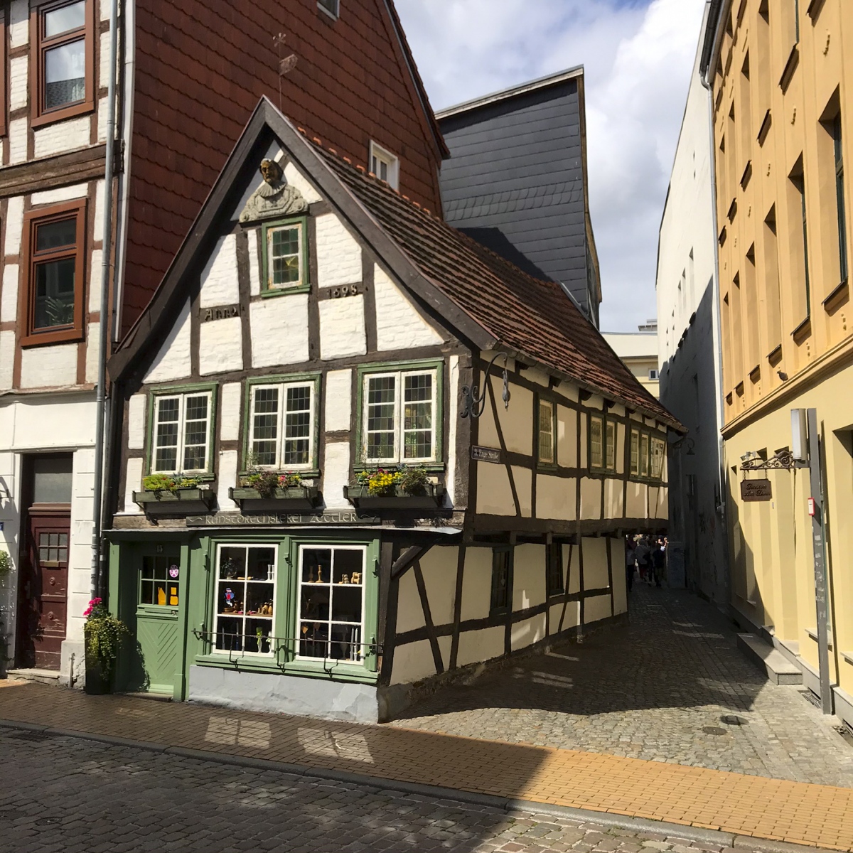 Schwerin, eines der ältesten Häuser von 1698 in der Schweriner Altstadt.