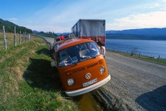 Ohne Fahrerfahrung gleich auf große Tour. Das ging schief und ich steuerte unseren T2 in Norwegen in den Graben. Zum Glück passierte nichts Schlimmes.